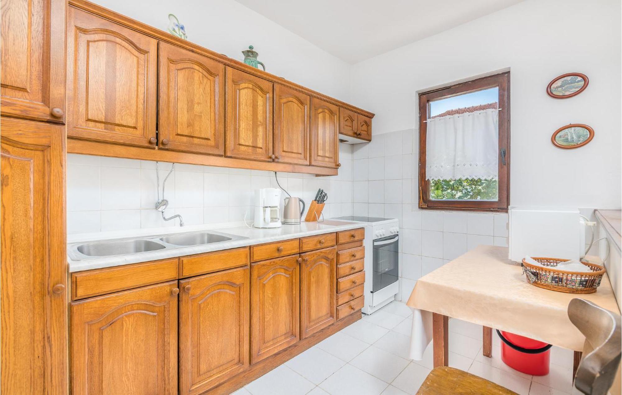 Stunning Apartment In Malinska With Kitchen Extérieur photo